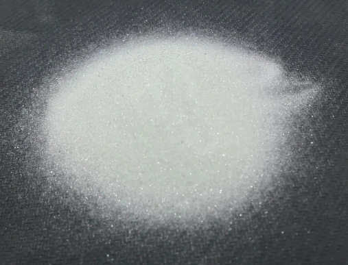 騰博機械磨料——玻璃珠-磨料簡介 騰博系列玻璃珠根據(jù)粒徑范圍、 質(zhì)量百分比不同，大致把玻璃珠分為2種，噴砂機械噴砂和拋光玻璃珠?！ぁぁ?  title=