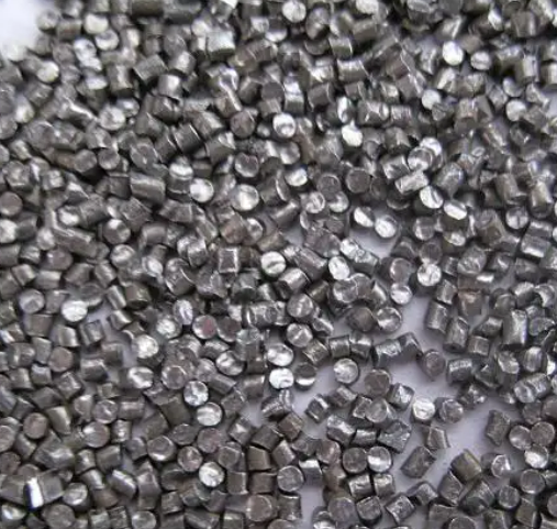 騰博機械磨料——鋼絲切丸-磨料簡介 騰博鋼絲切丸根據(jù)使用的鋼絲不同分為高碳鋼絲切丸和低碳鋼絲切丸。切成的鋼絲丸未經(jīng)鈍化處理，呈現(xiàn)···